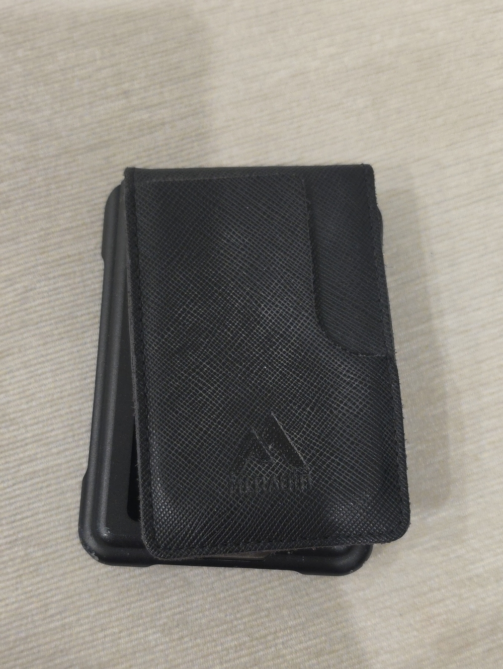 Black Men's Bifold Wallet with Subtle Logo - Unknown Brand